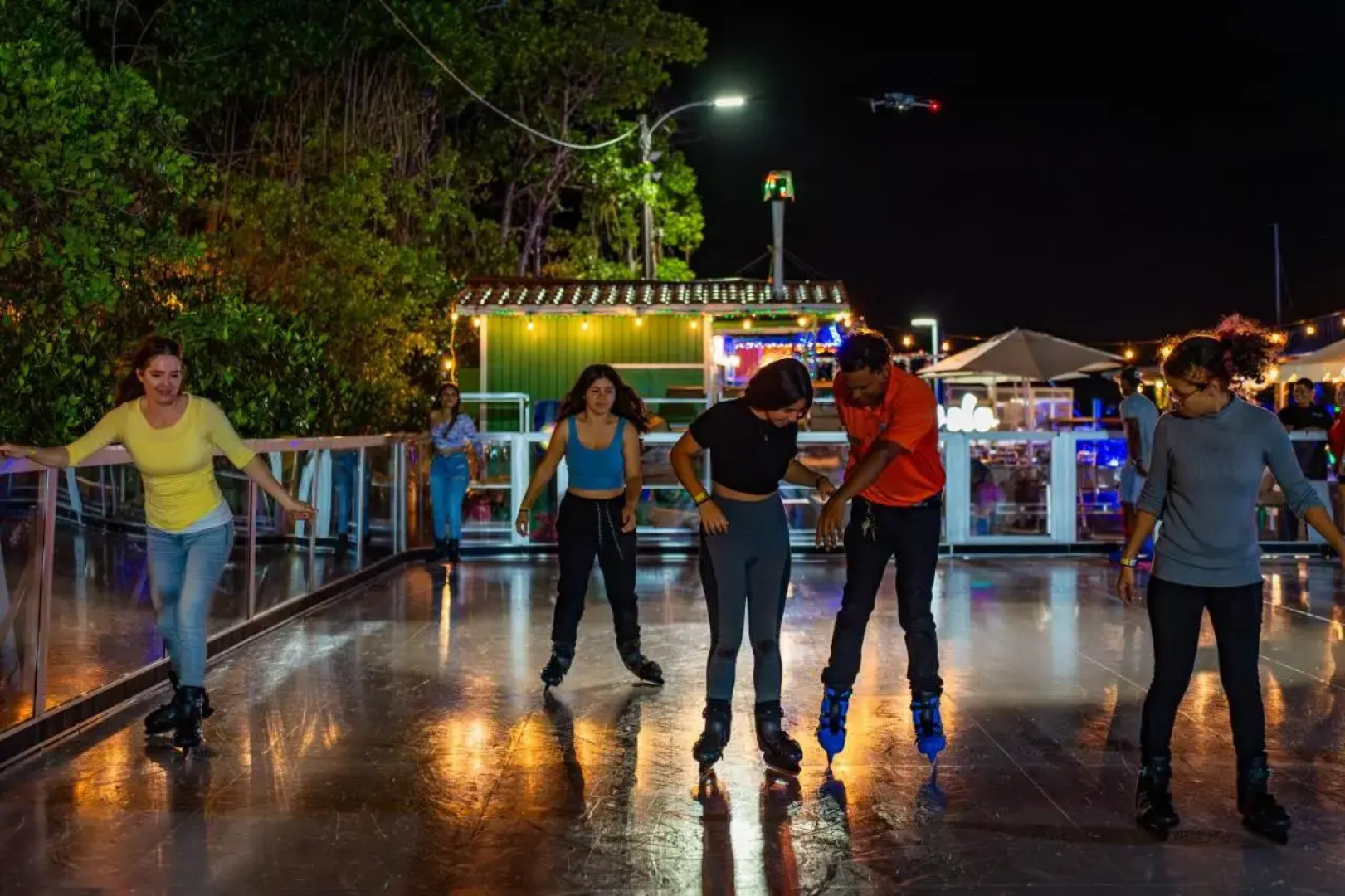 Full Moon Hotel & Restaurant