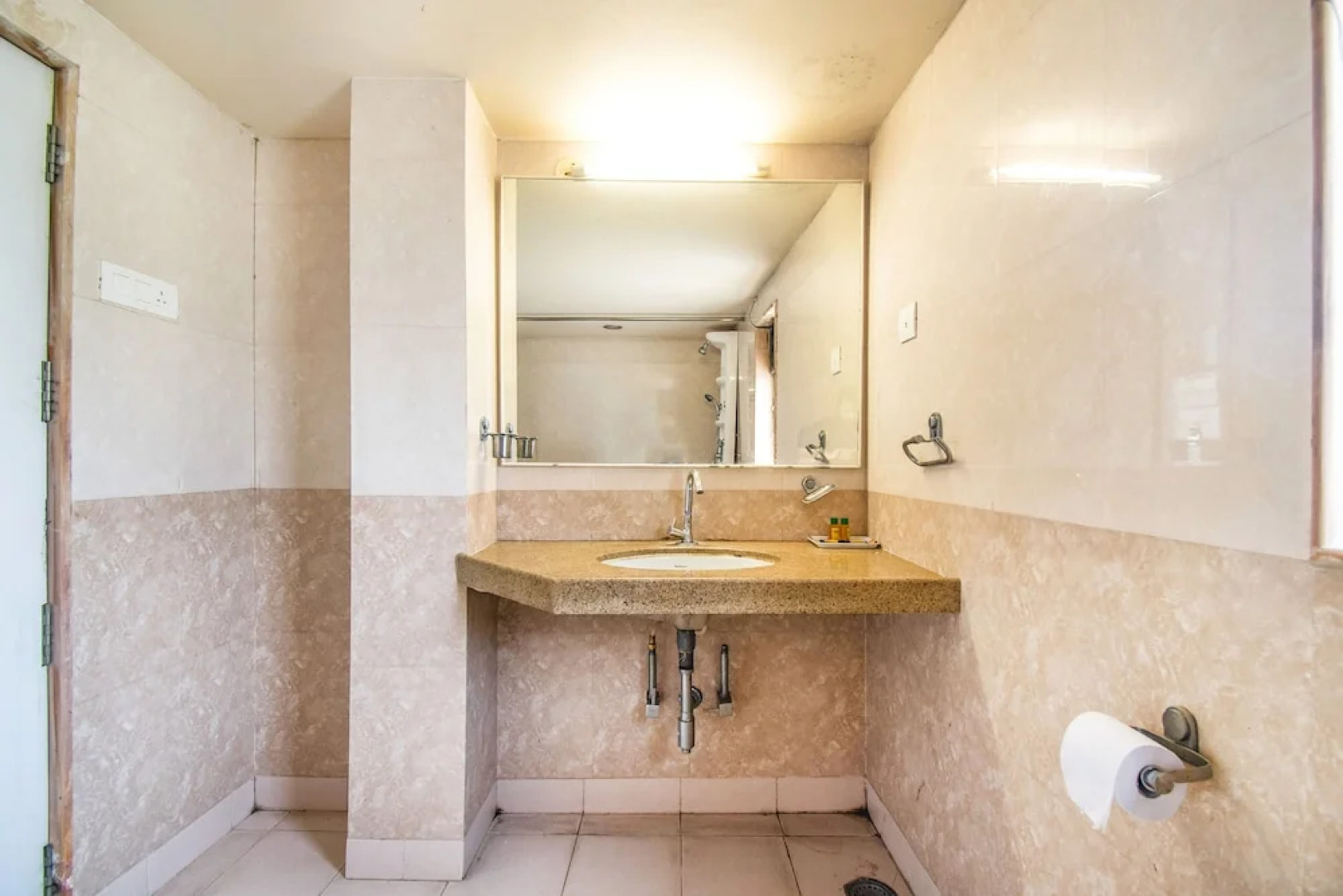 FabHotel Rajwada Baner