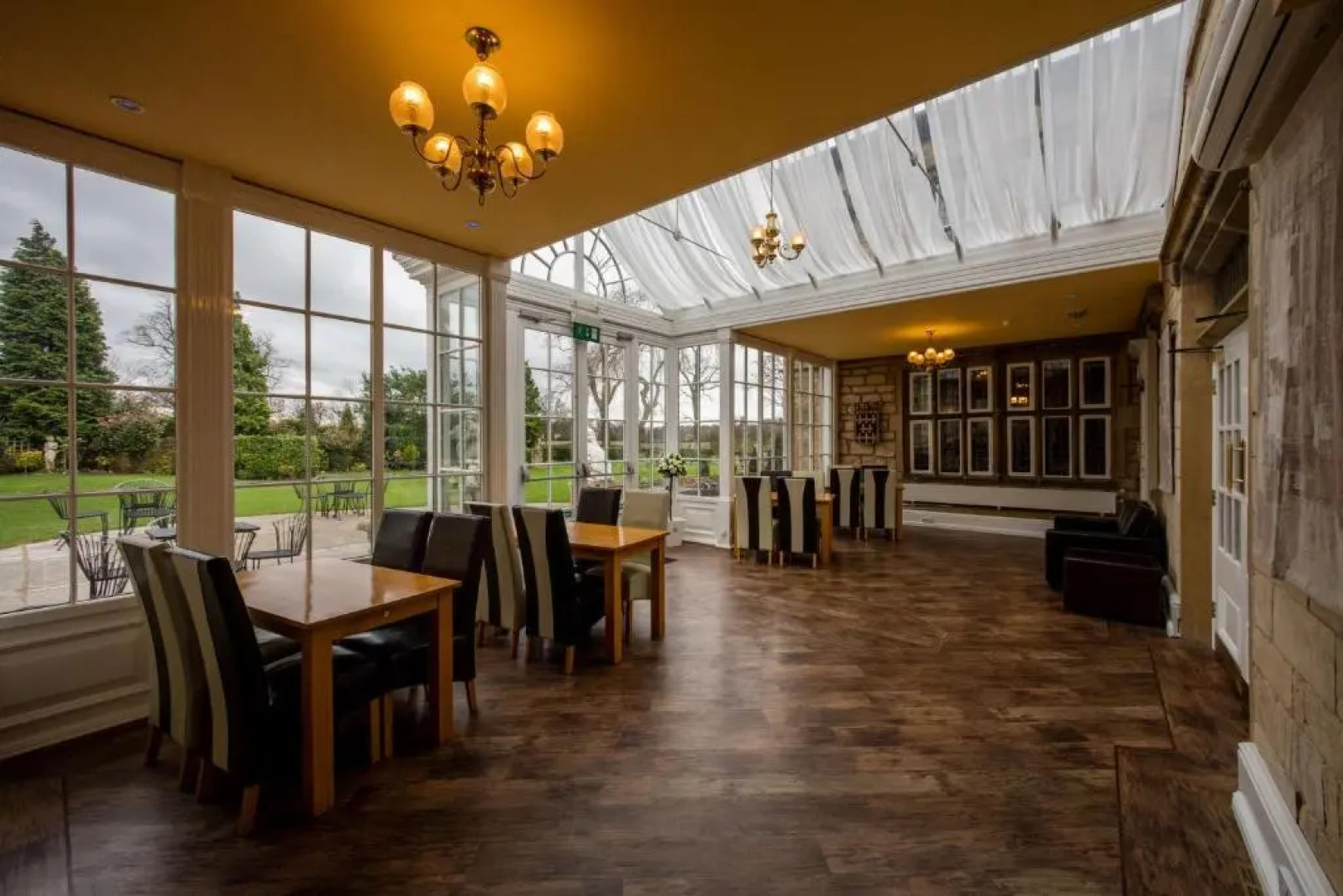 Rogerthorpe Manor Hotel