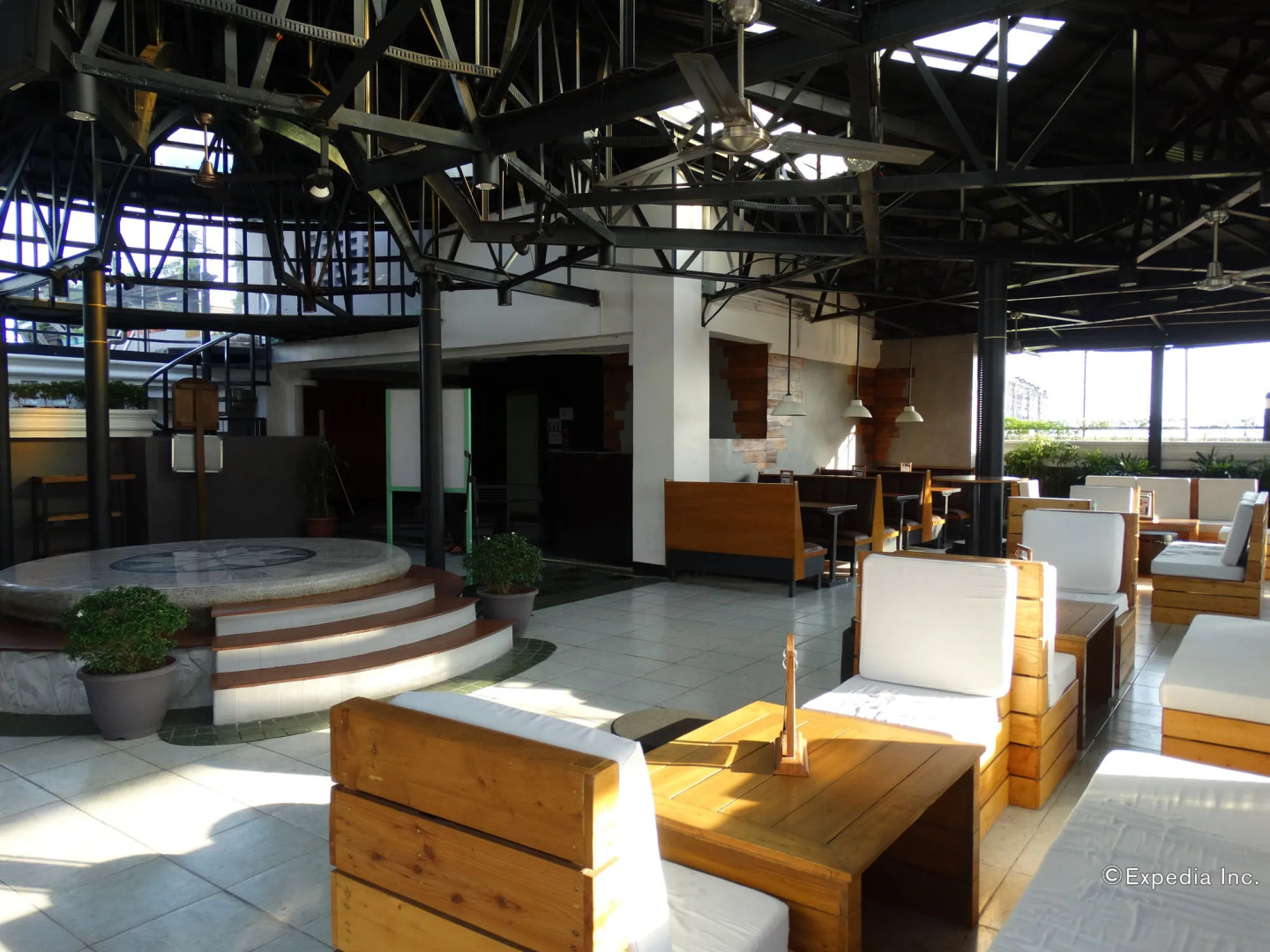 Urban Travellers Hotel