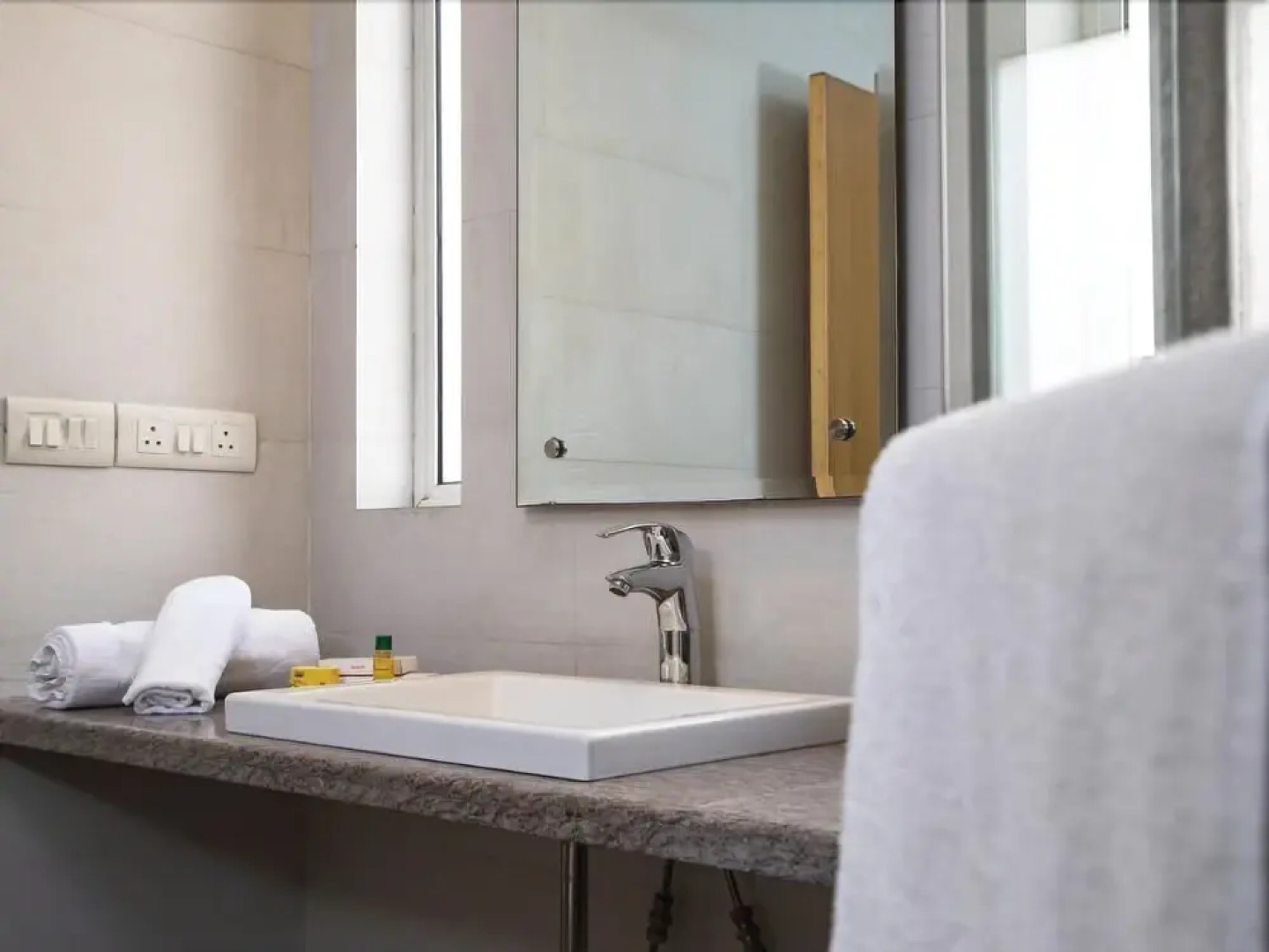 First Star HUDA Metro by FabHotel