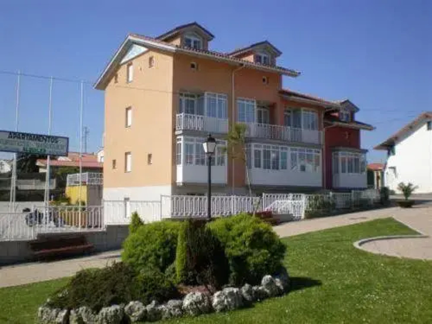 Apartamentos Bañugues