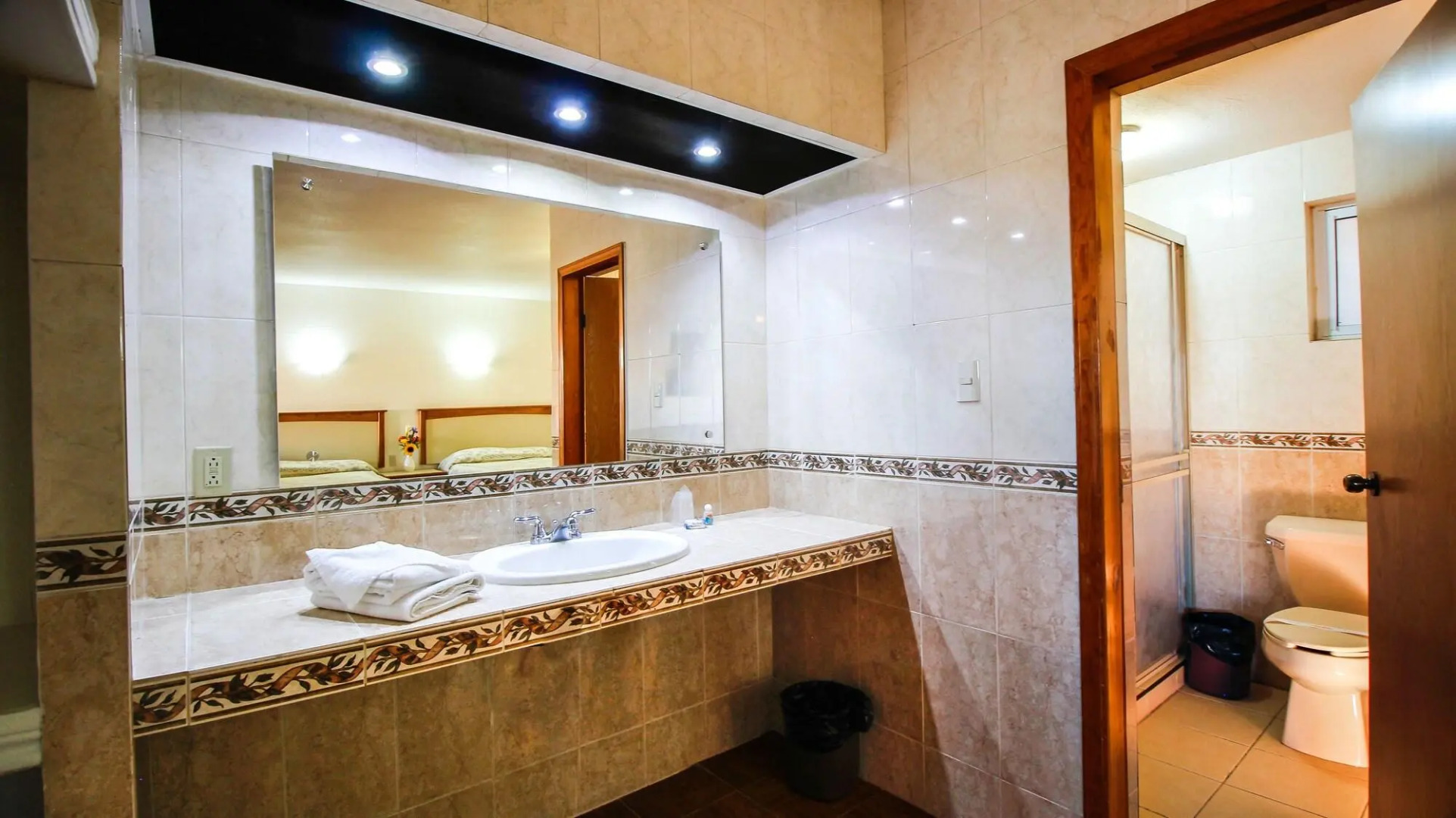 Hotel & Suites Marrod