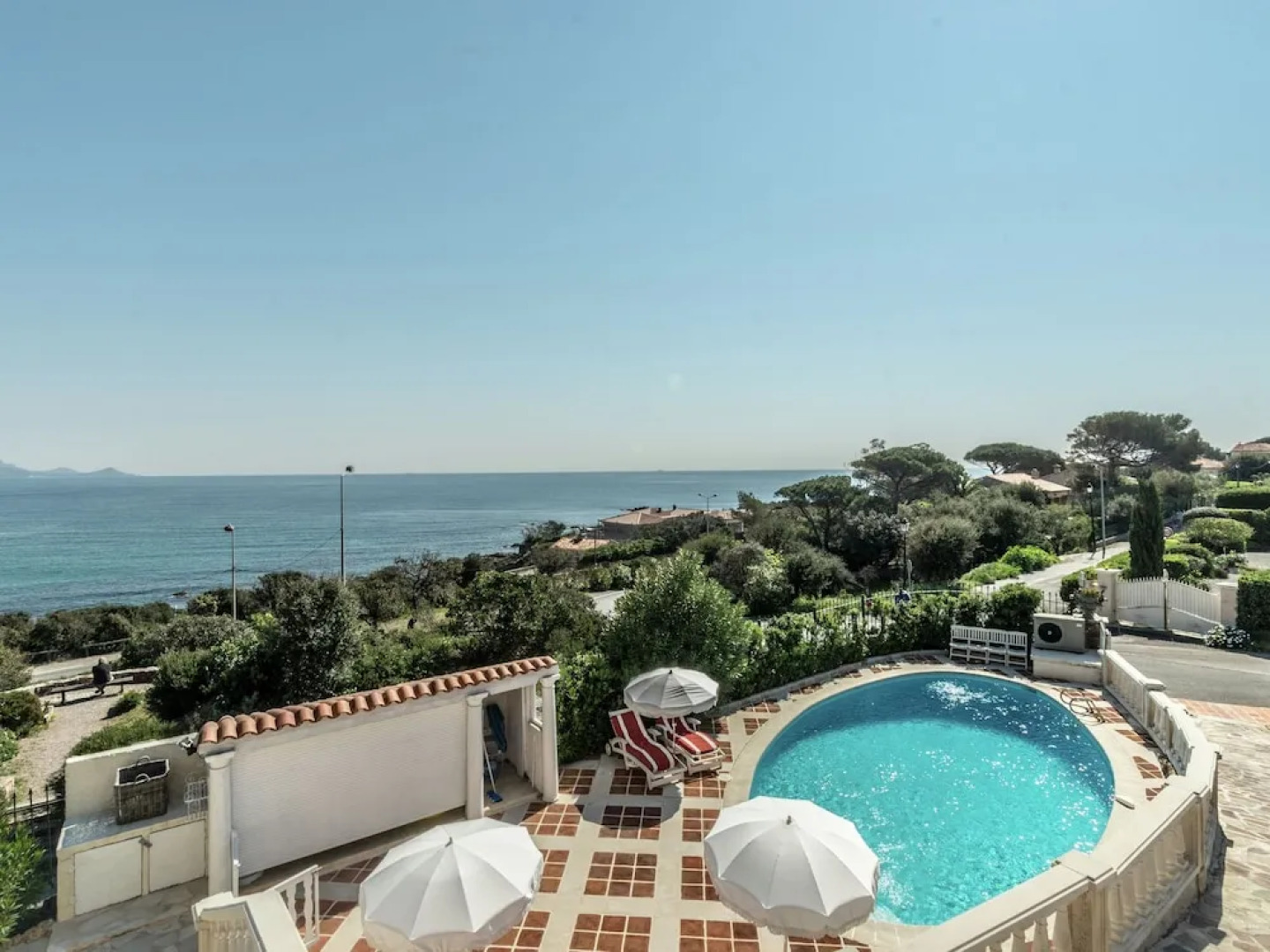 Luxury Villa with Jacuzzi in Les Issambres