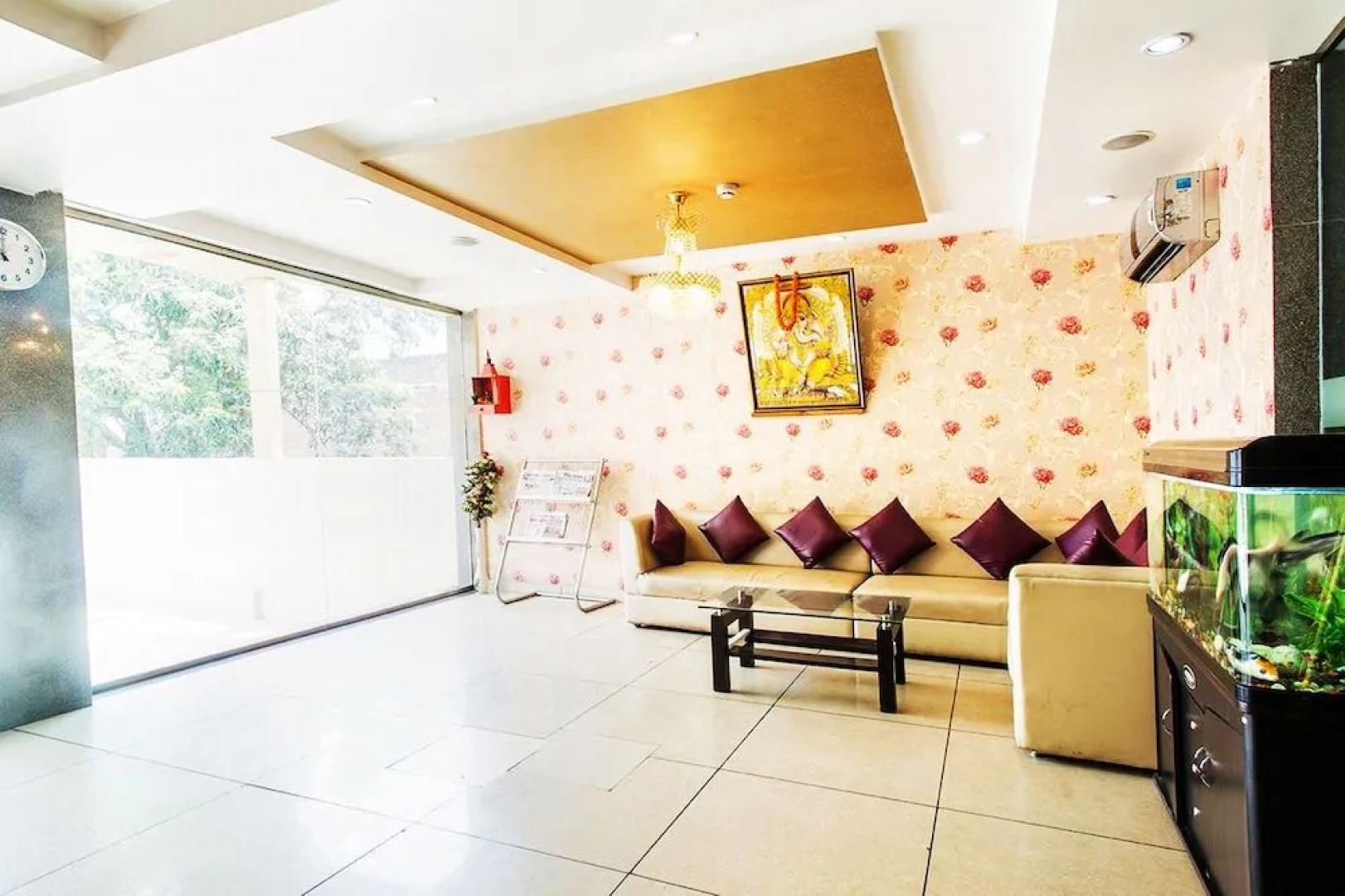 Deep Hotel & Restaurant