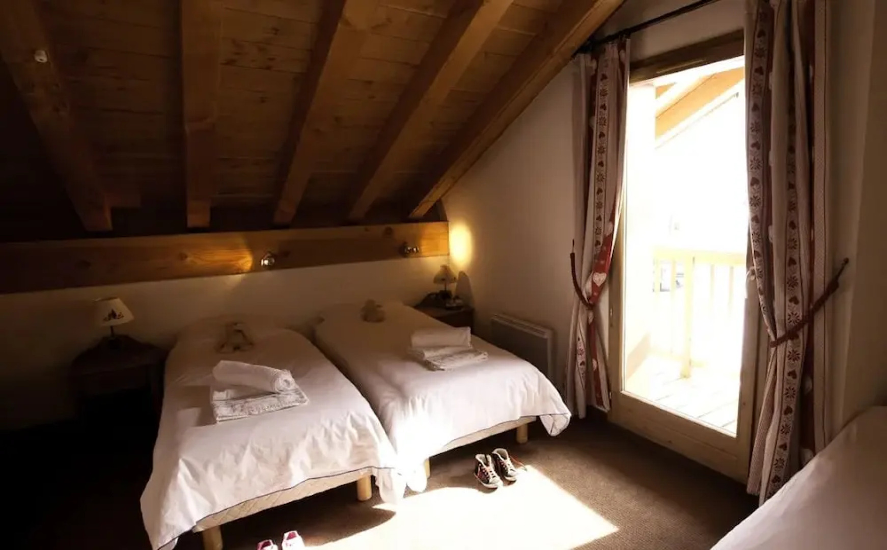 Chalet Perdrix by Skinetworks