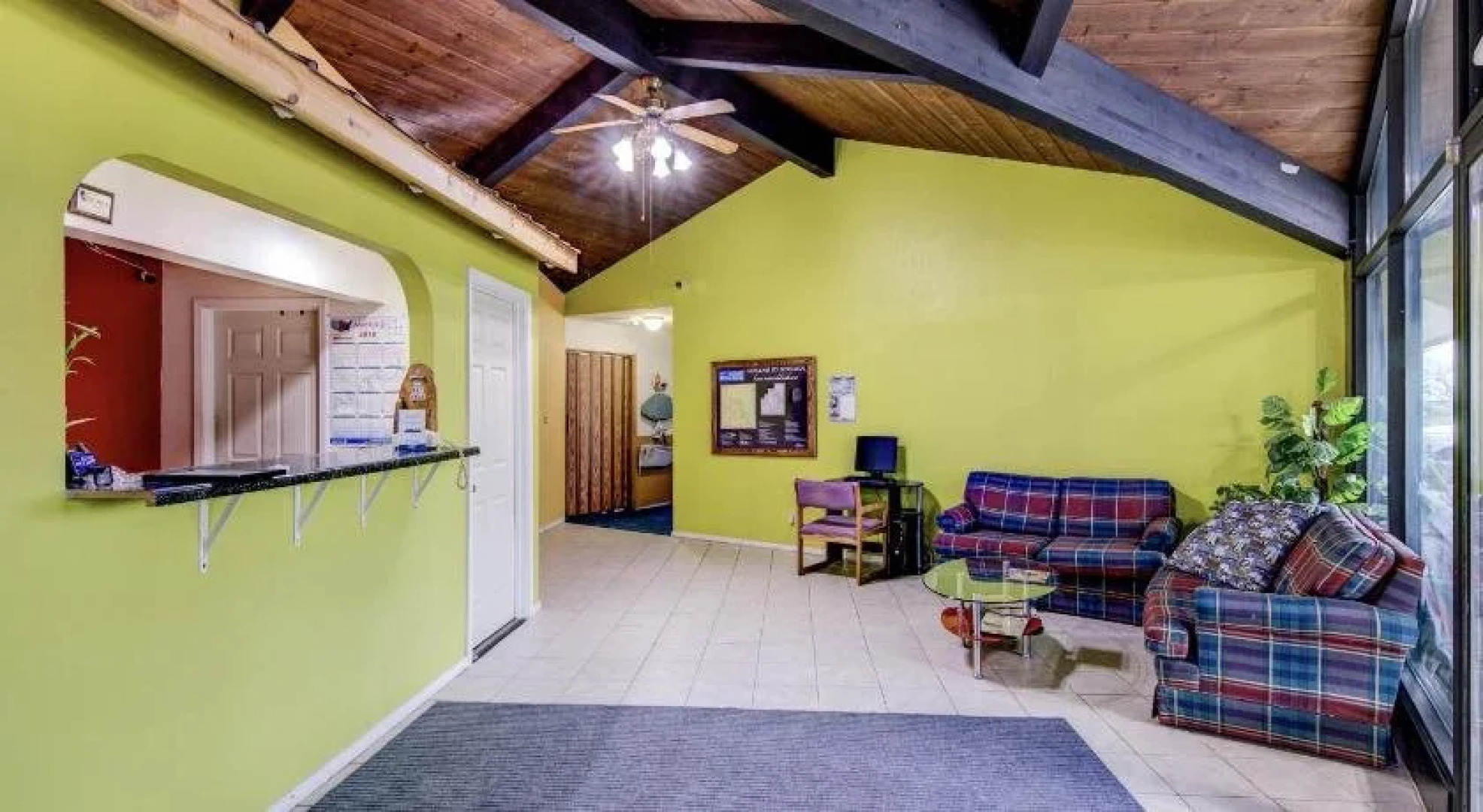 Bloomer Inn & Suites