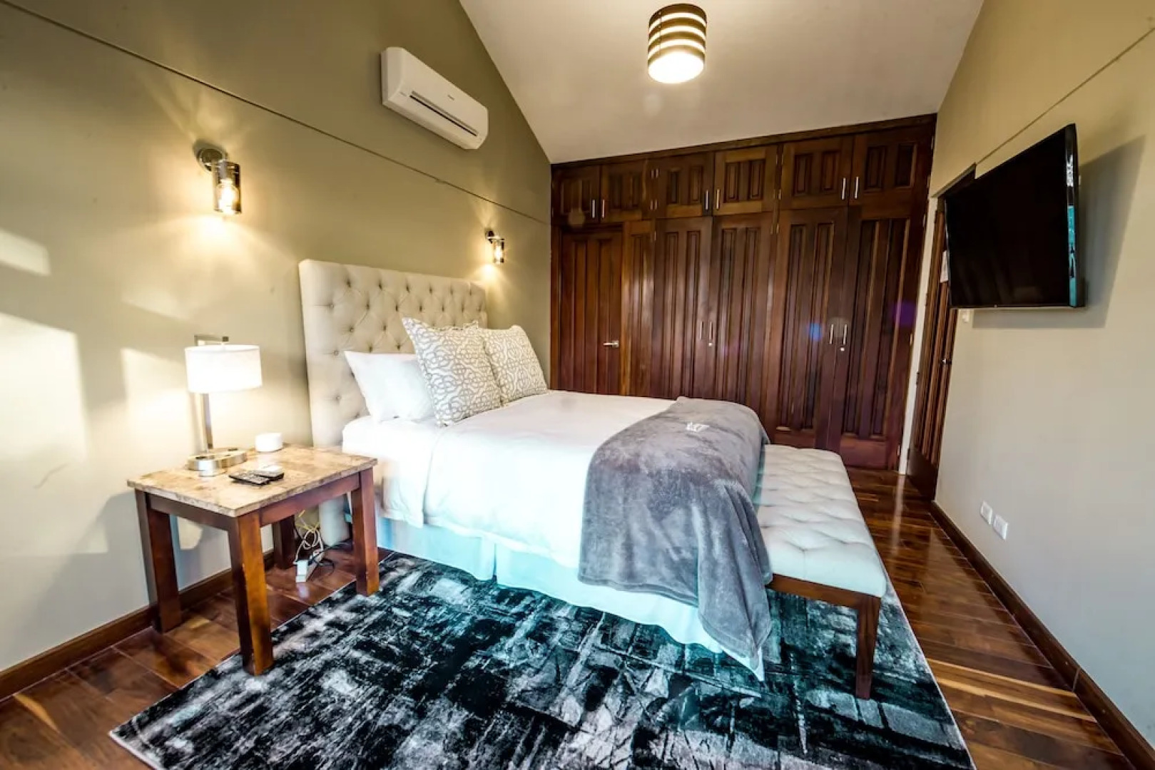 La Casa - Luxury Boutique Hotel