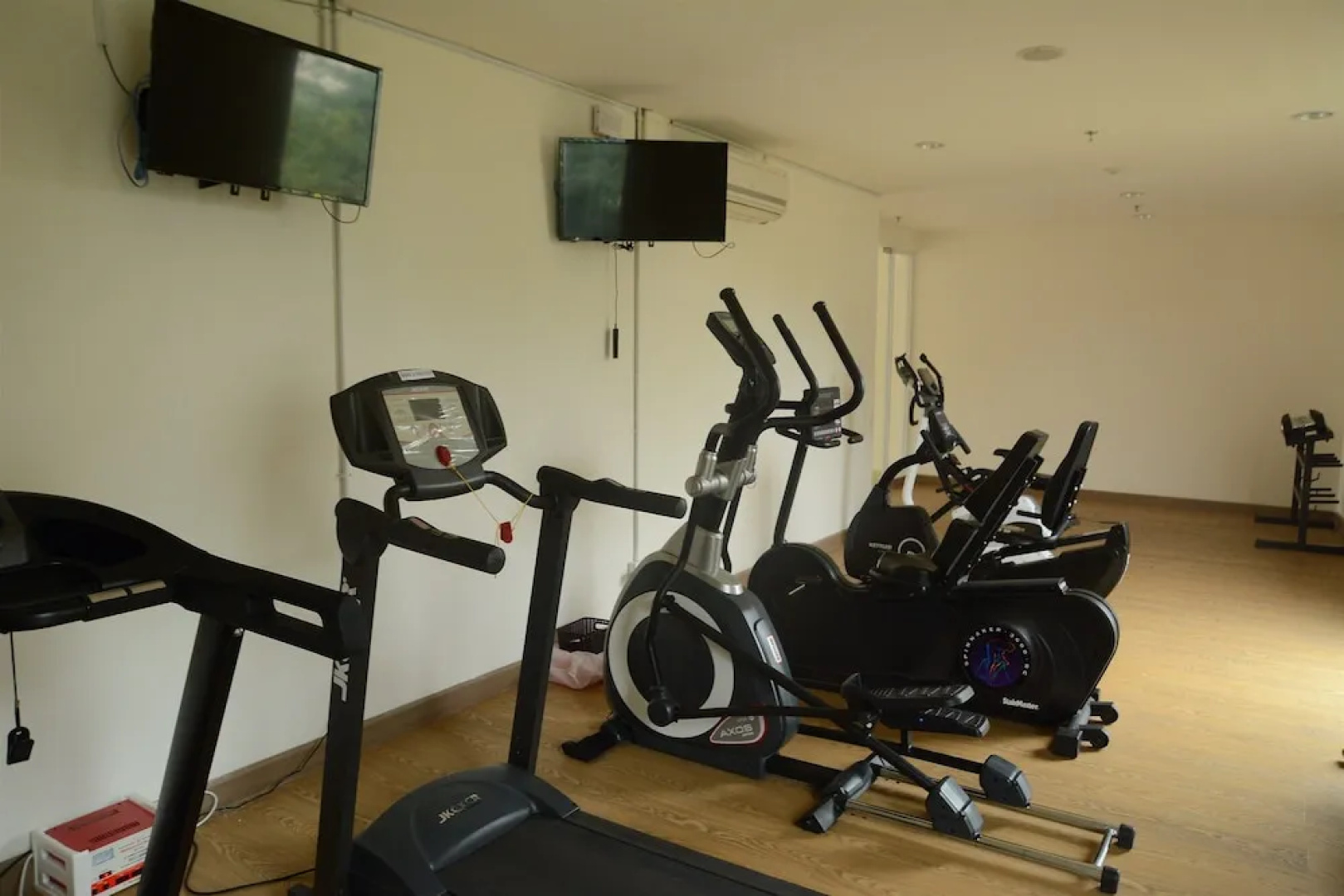 Classic Studio Tree Park Apartment near ICE BSD By Travelio