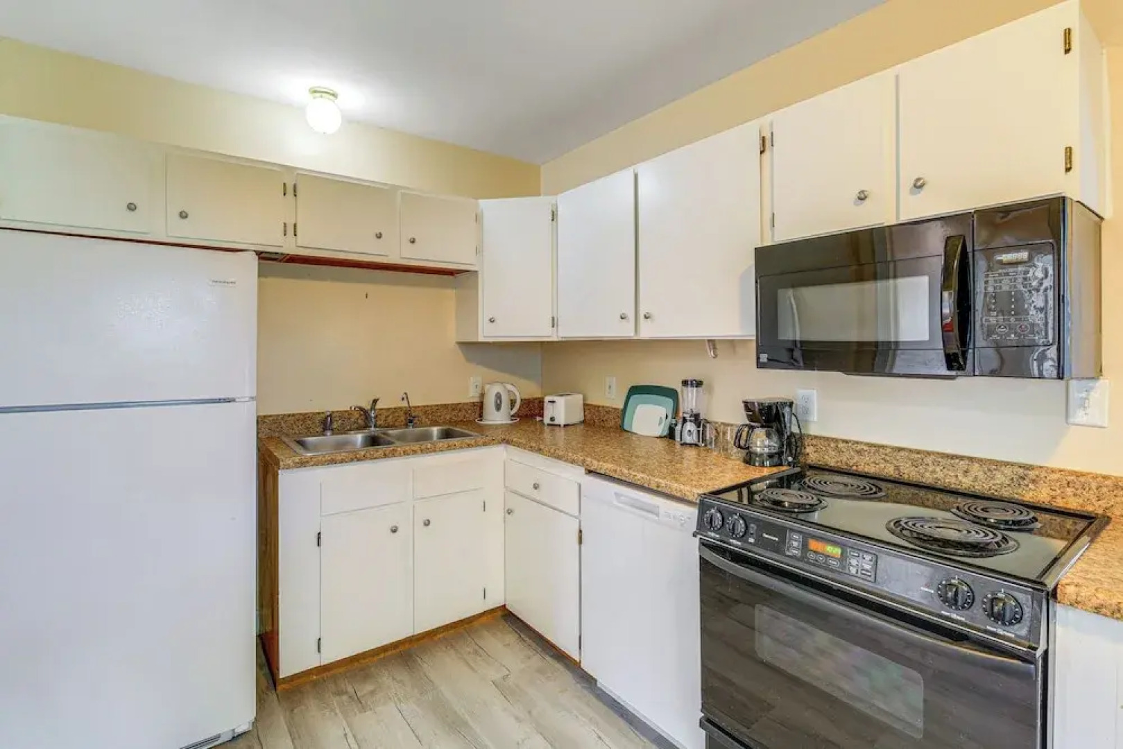 Walk to Main Street! Home in Historic Jonesborough