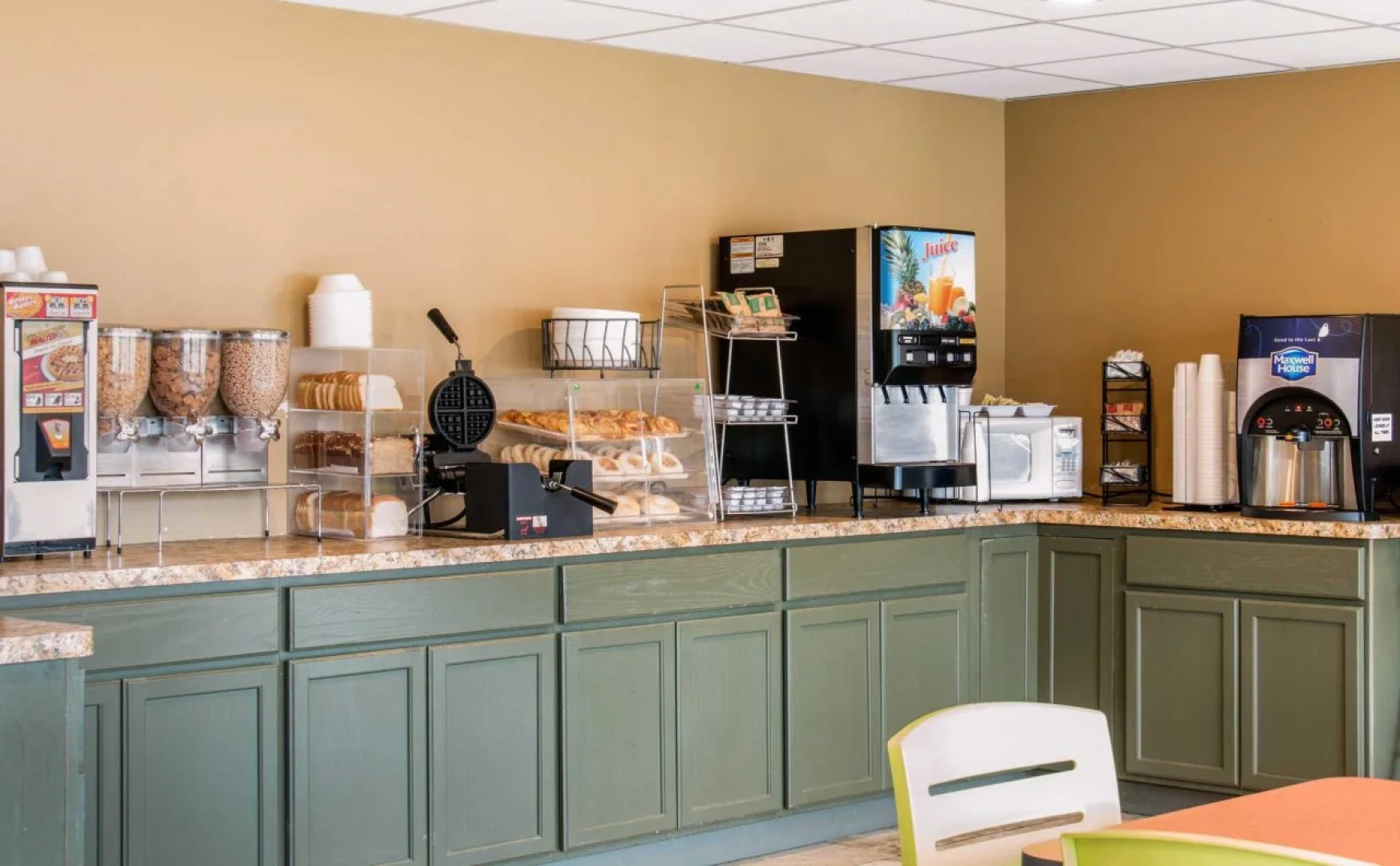 Econo Lodge Inn & Suites Binghamton