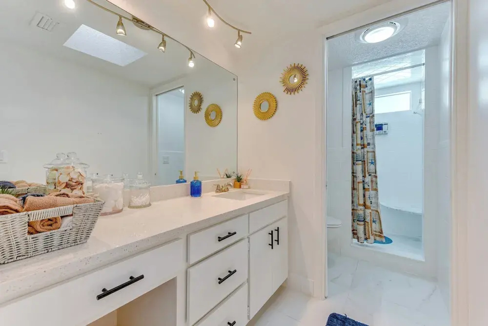 Spacious Jacksonville Home: 6 Mi to Downtown!