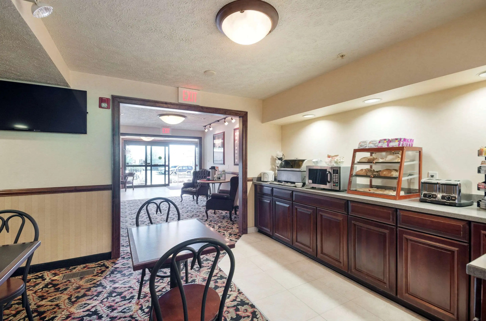 Rodeway Inn & Suites - Charles Town, WV