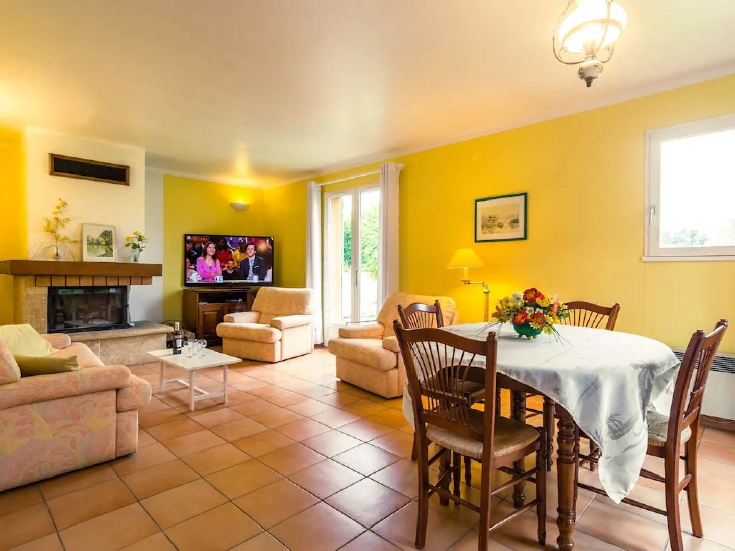 Cozy Holiday Home in Noves with Swimming Pool