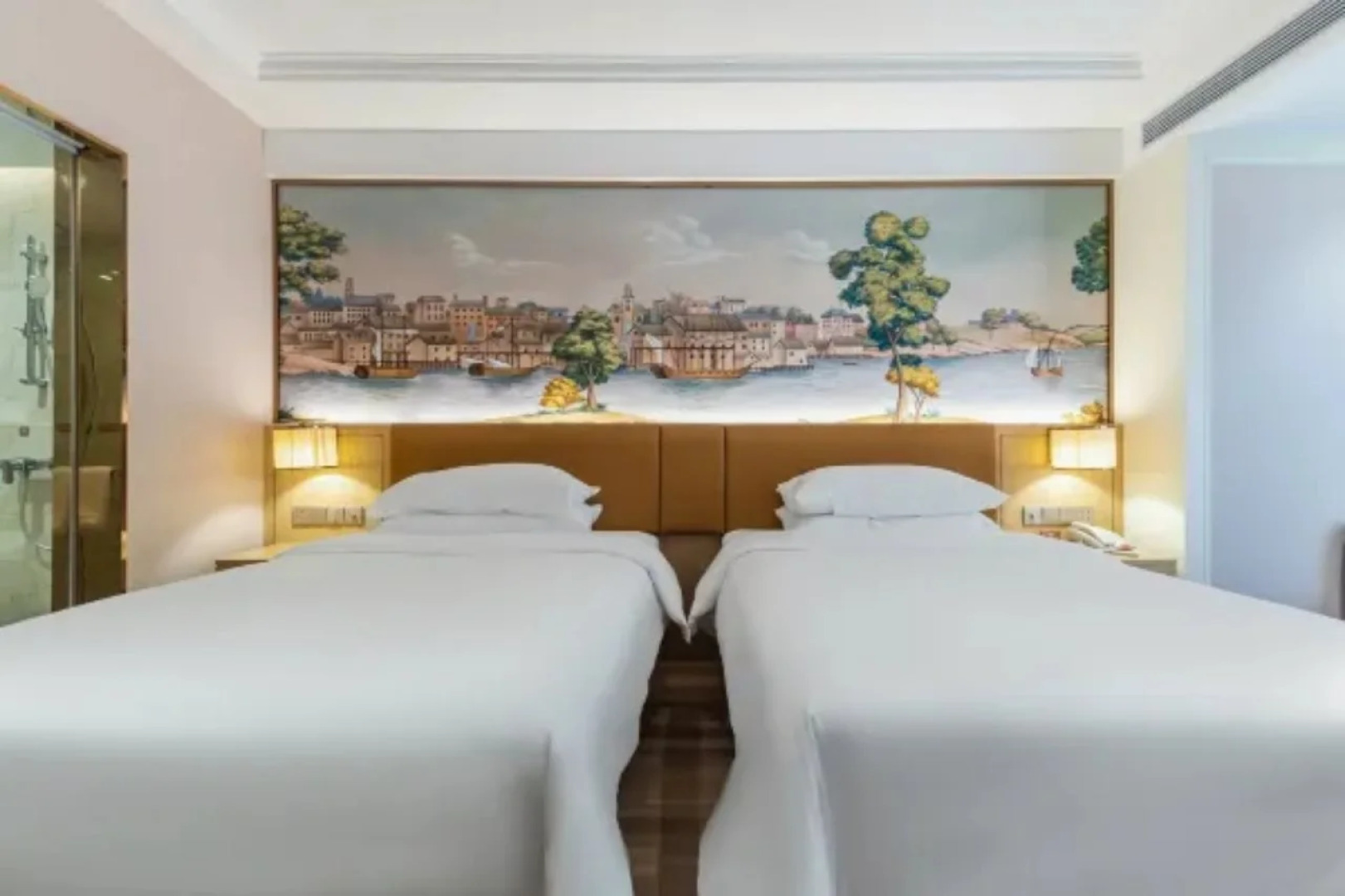 Vienna Hotel (Lingao Store)