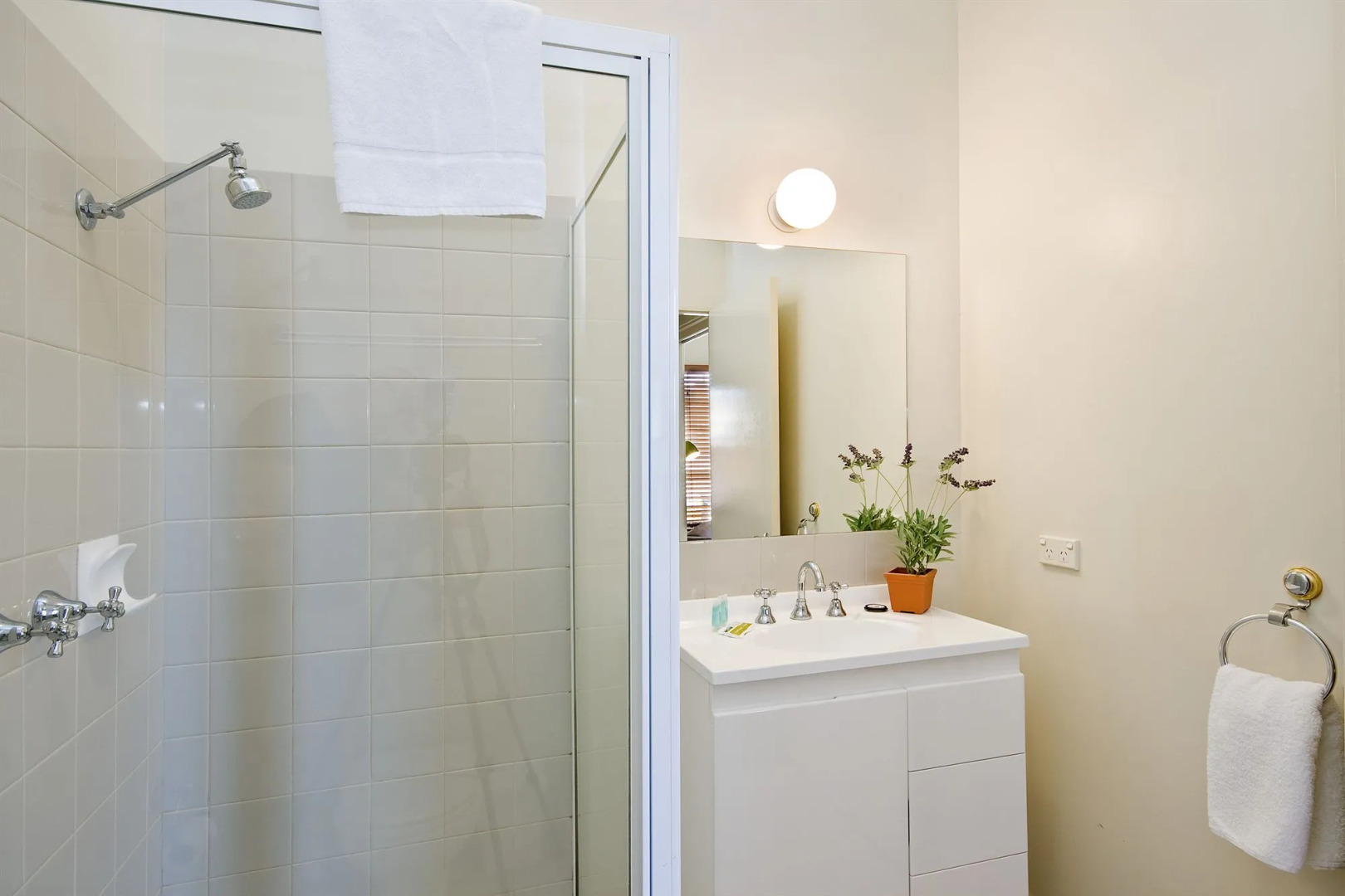 Lornebeach Apartments