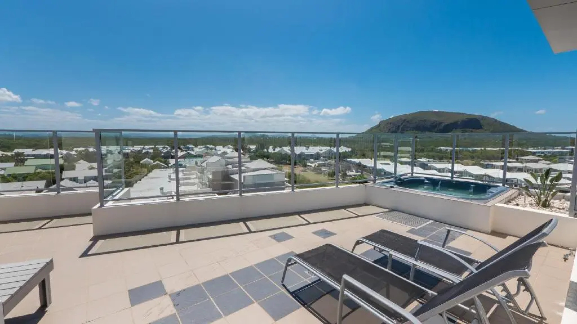 White Shells Luxury Apartments