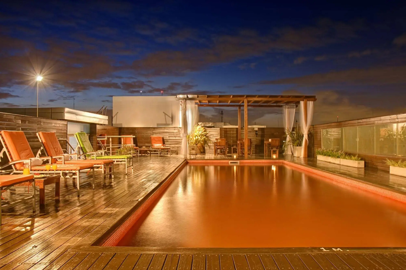 Broadway Hotel & Suites