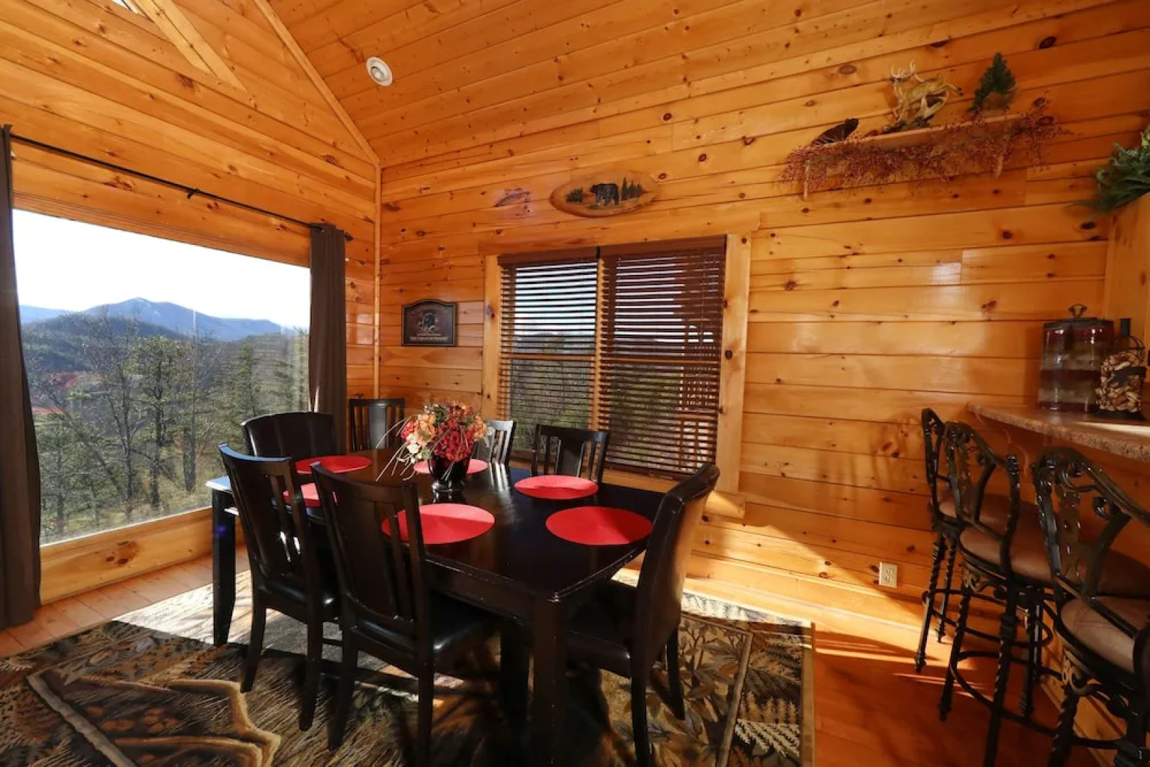 BearADise in the Smokies - Two Bedroom Cabin