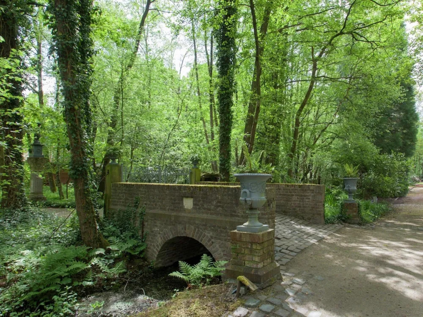 Delightful Chalet in Opglabbeek near Lake