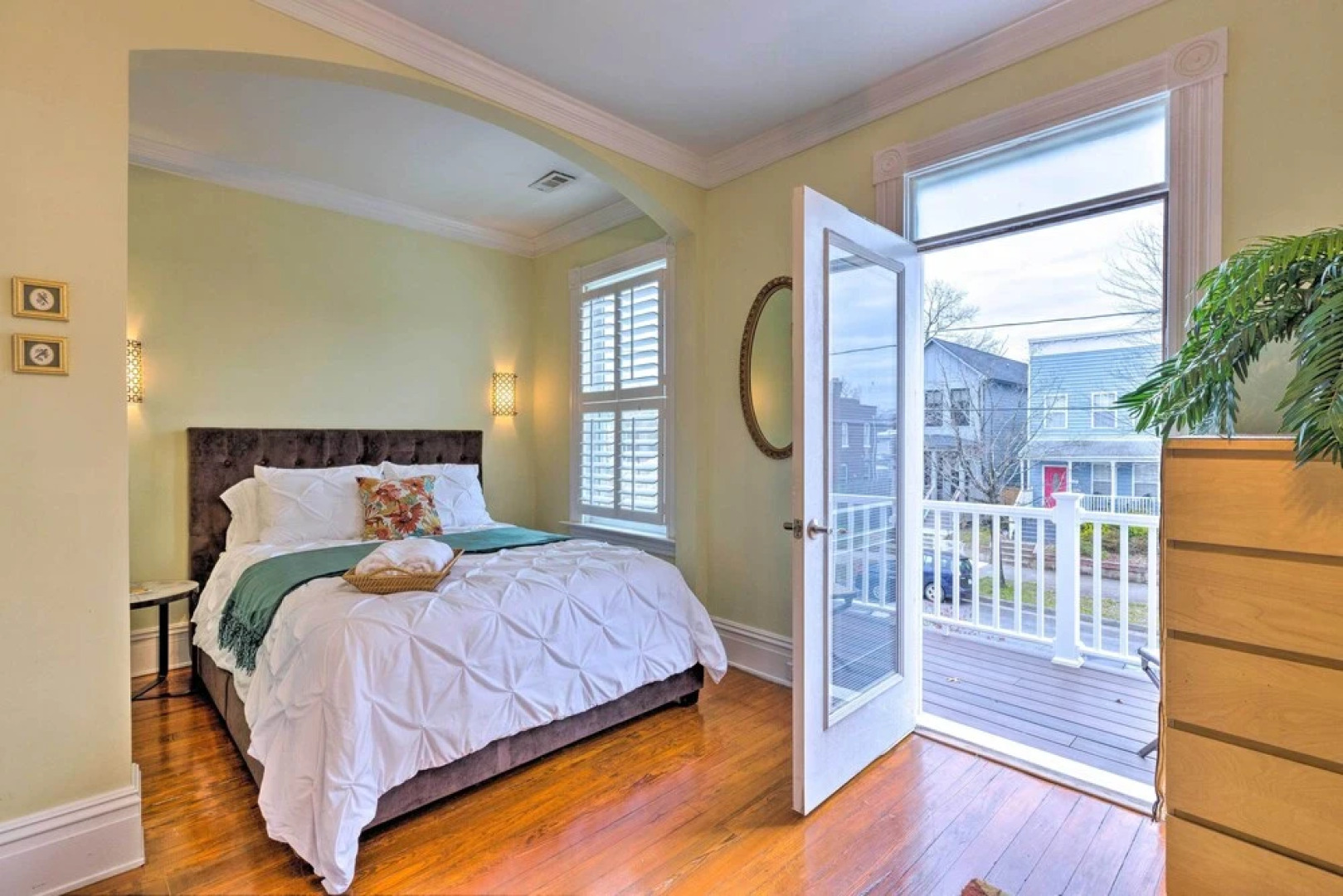 Chic Richmond Apartment w/ Private Deck and Patio!