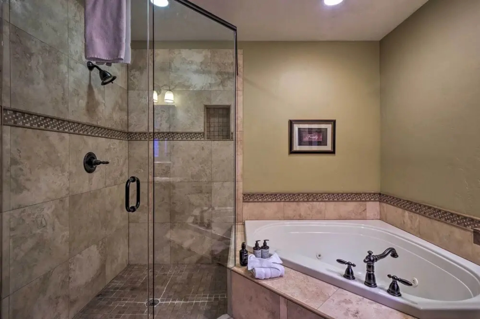 Blue River Home w/ Hot Tub, 6 Mi to Skiing!