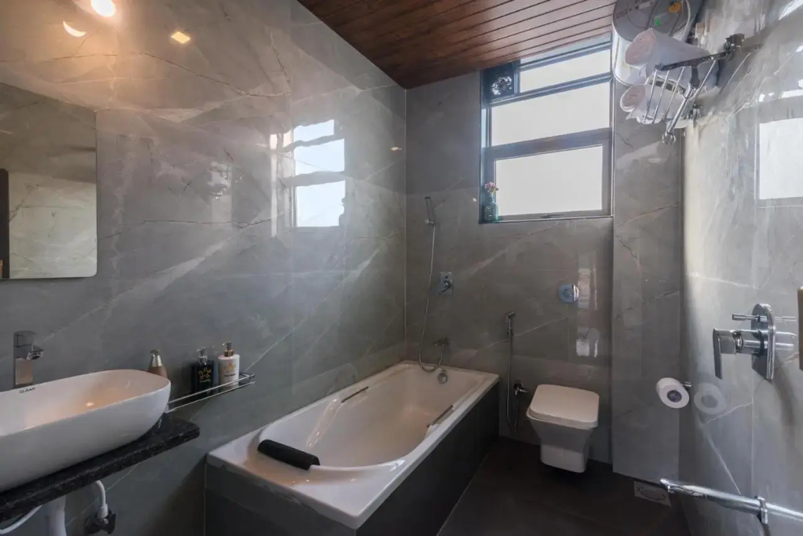 SaffronStays Casa Belleza, Kihim