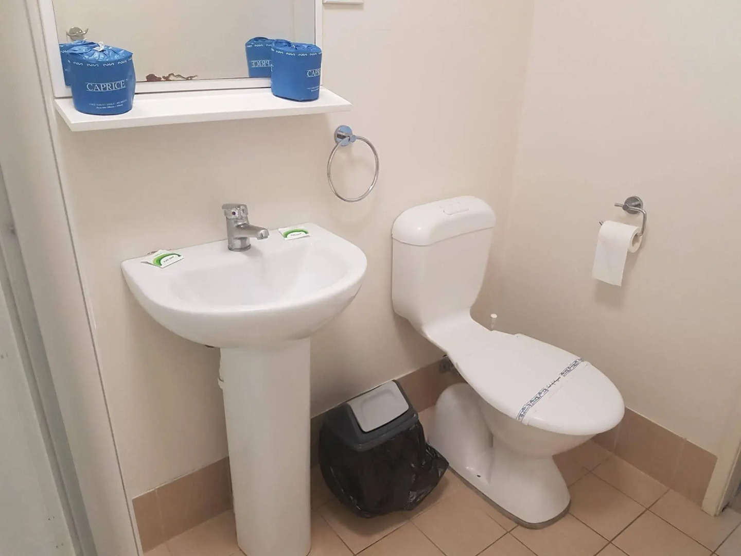 Bentley Waterfront Motel & Cottages