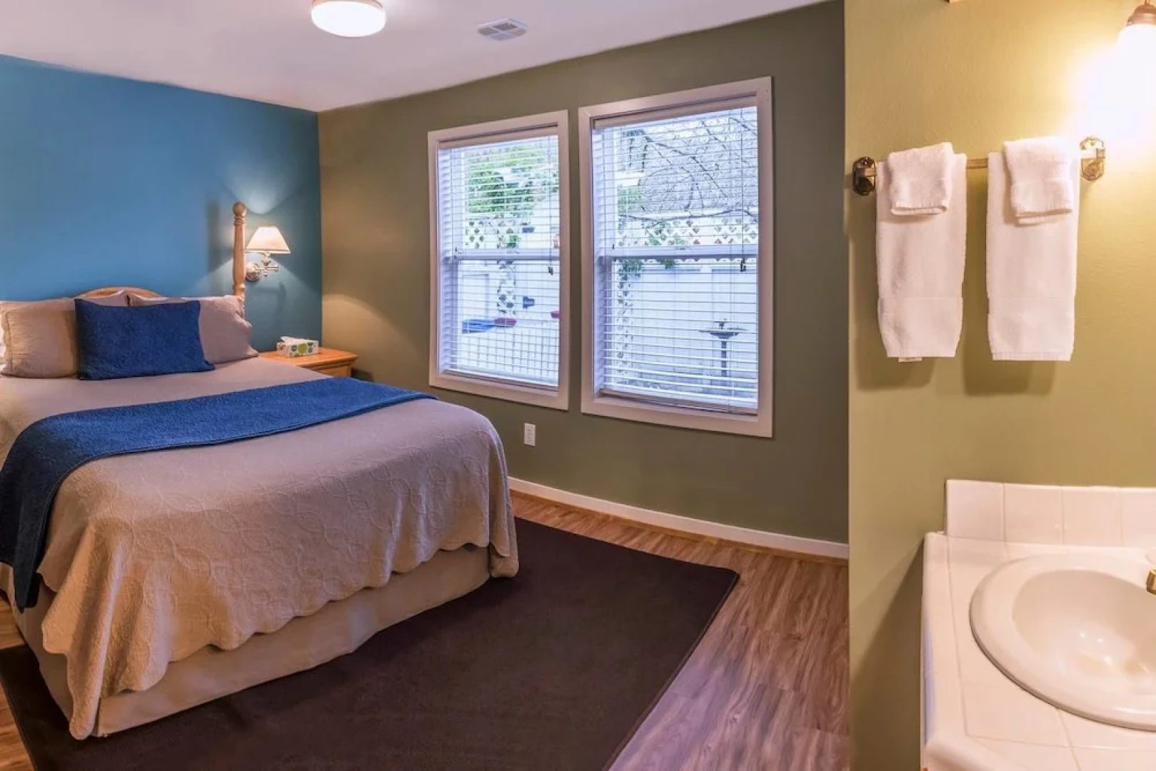 Oak Lawn Cottage ~ 1.5 Blocks to OSF