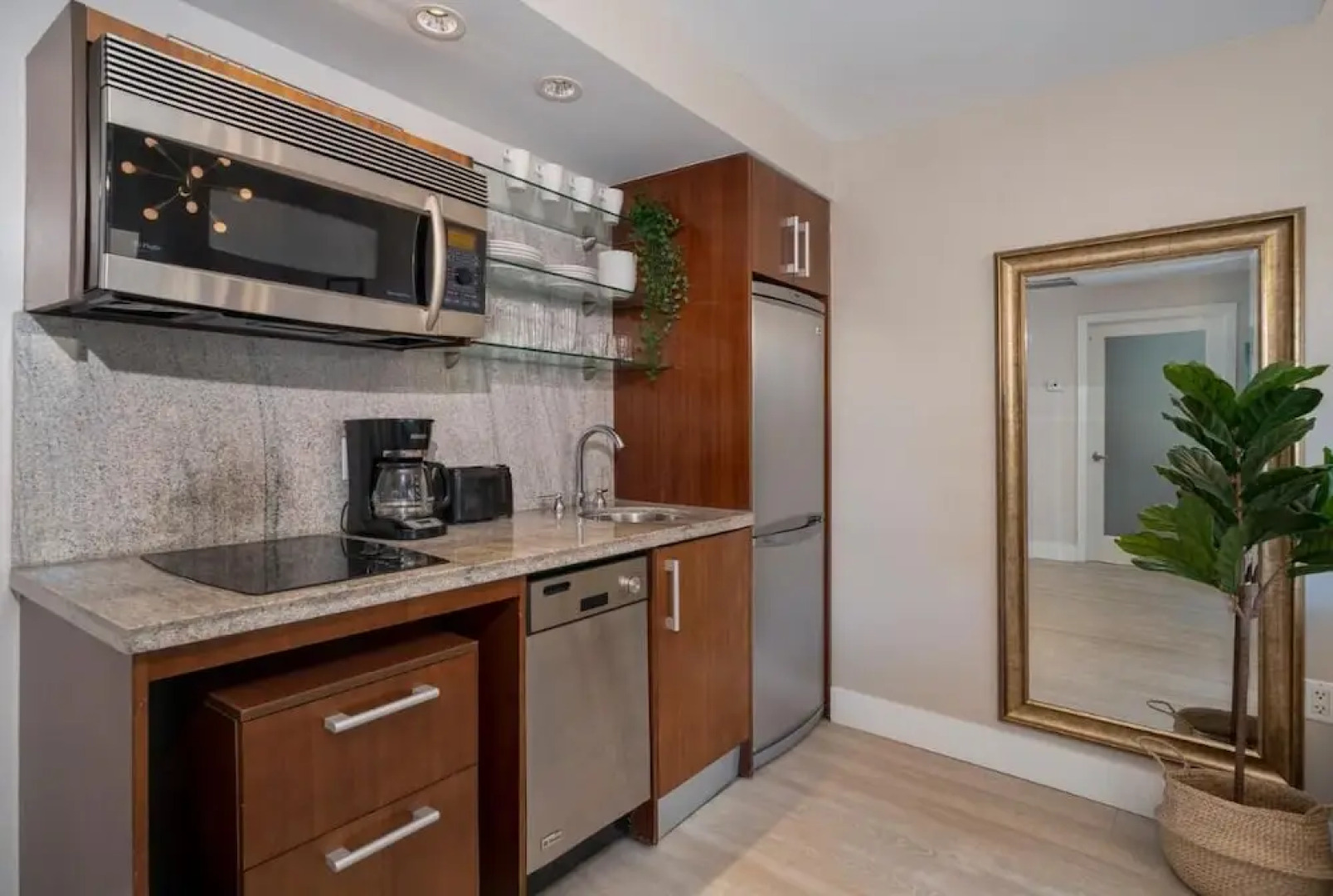 Strand Ocean Drive Suites