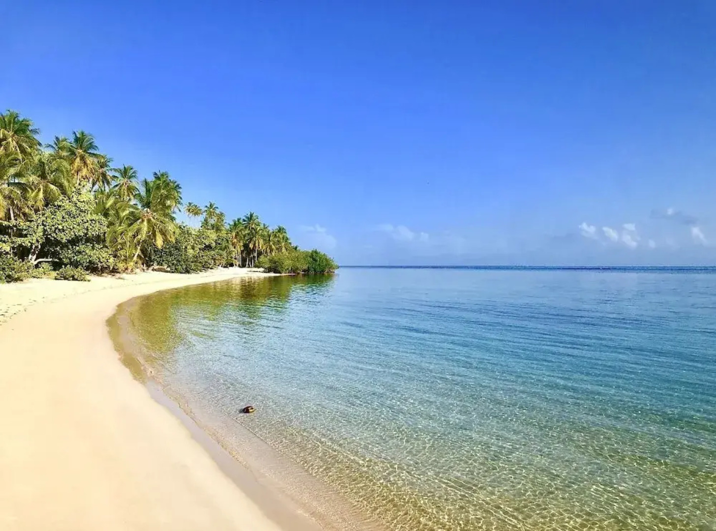 Modern 7 Bedrooms Villa on Private Beach Access