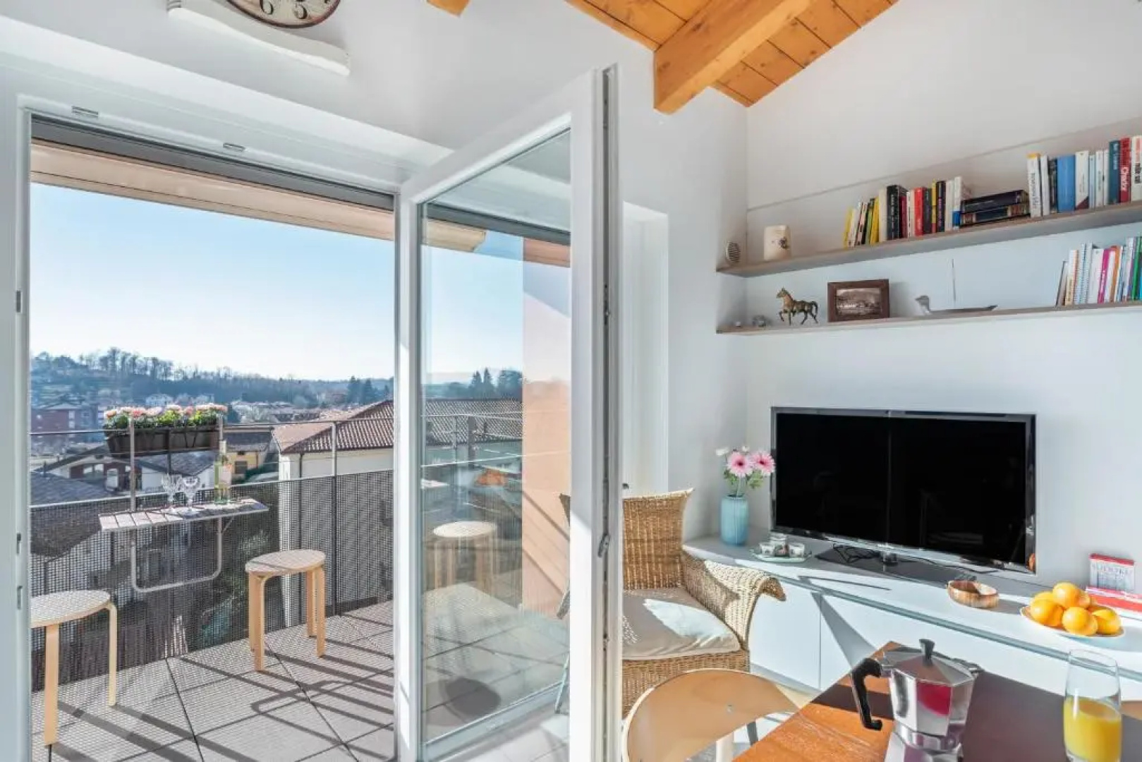 Bright Apartment Como Cavallasca