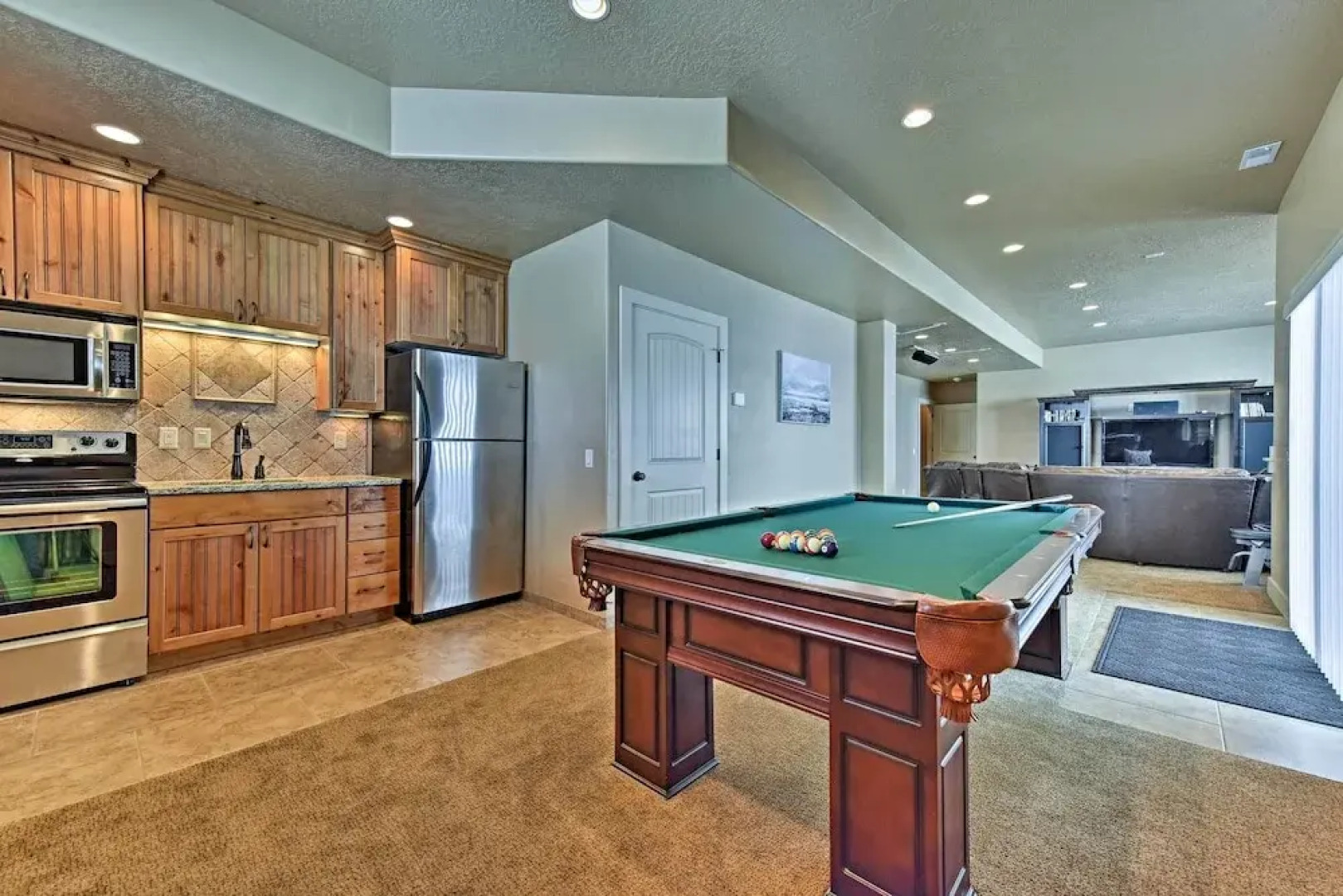 Cabin w/ Beach Access, Sport Court, Hot Tub & View