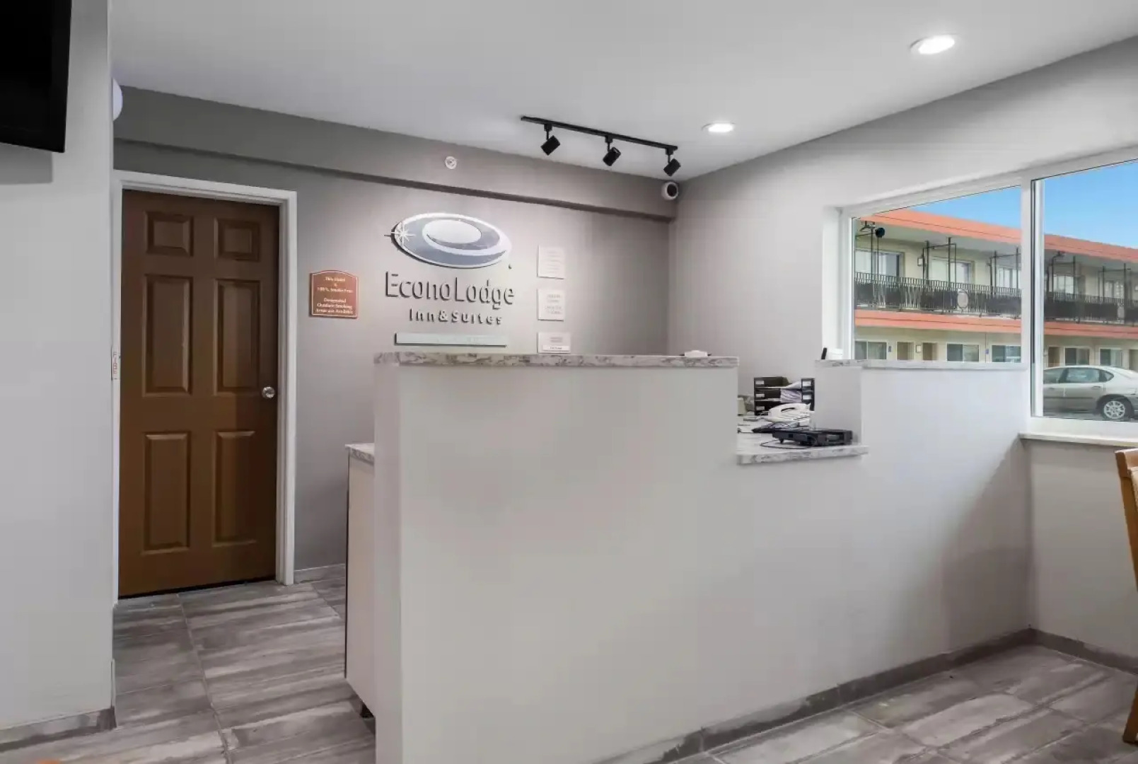 Econo Lodge Inn & Suites Mason City - Clear Lake