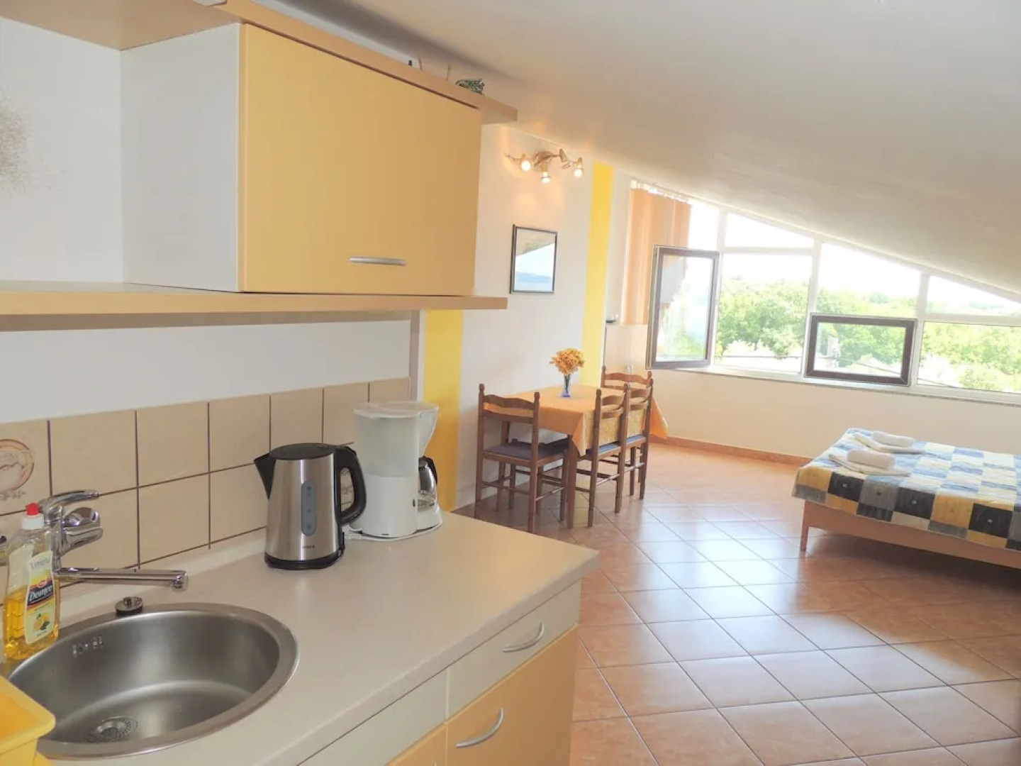 Apartment and rooms Brzac