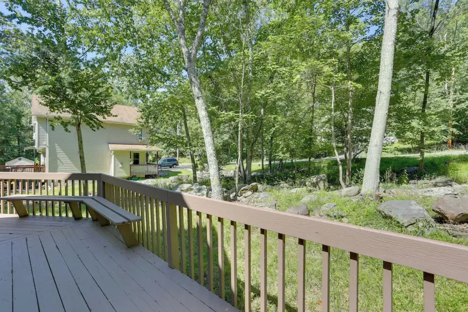 Pools, Hot Tub & More: Bushkill Mountain Getaway!