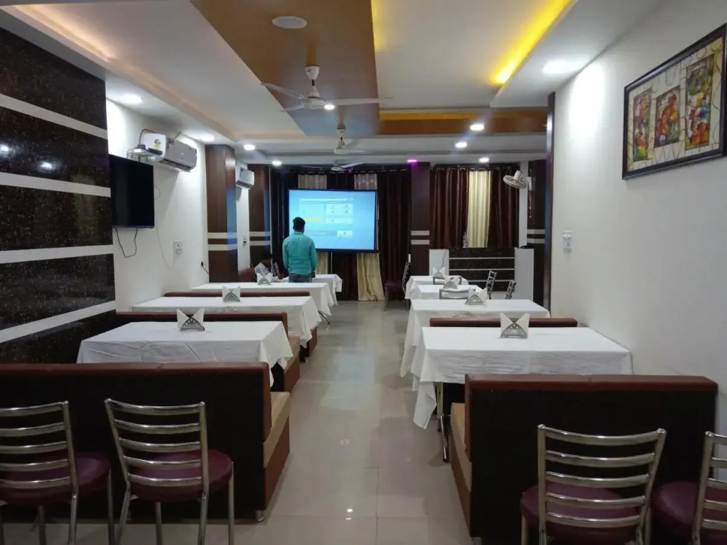 Vinayak Palace Hoshangabad