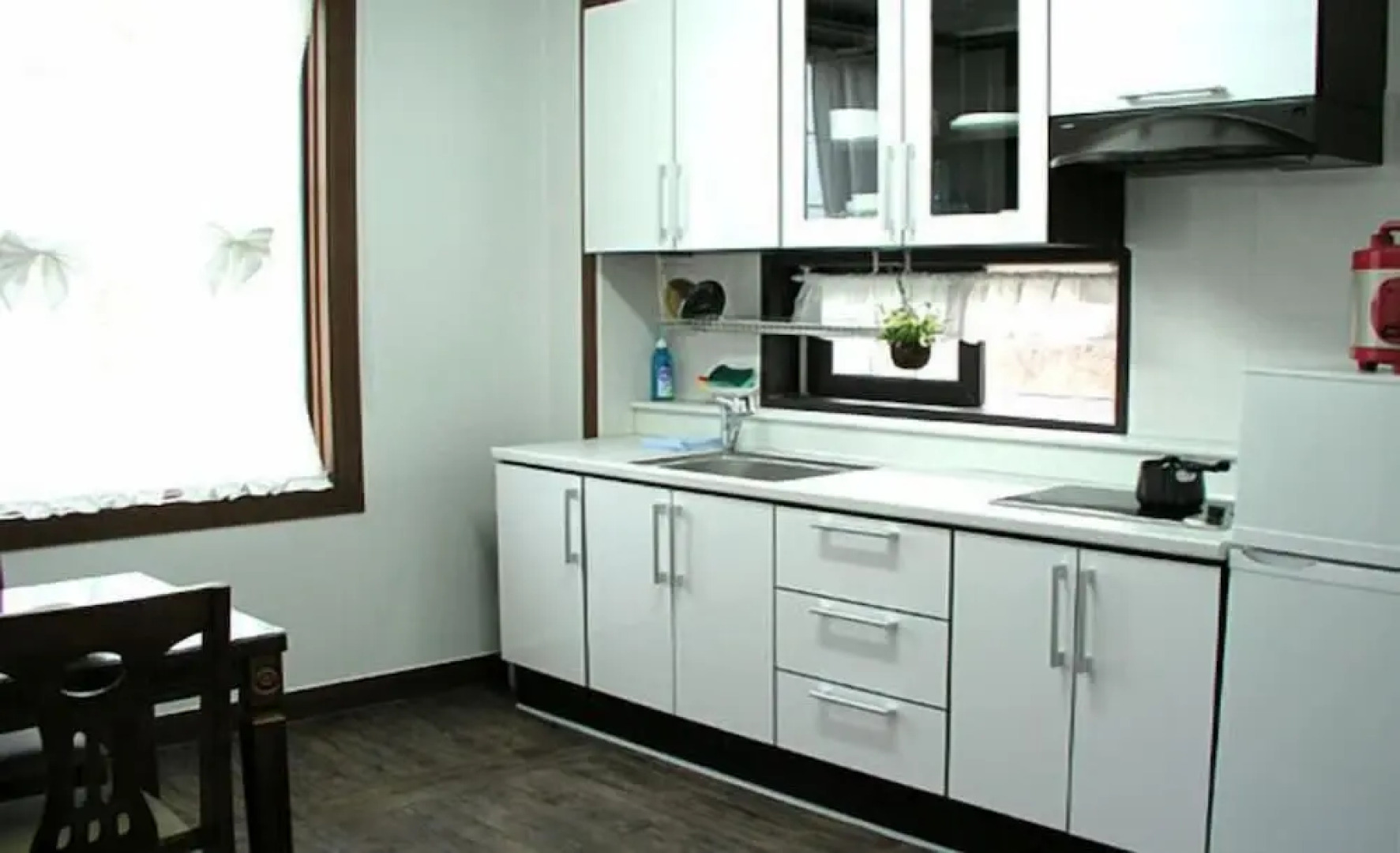 White House on the Hill HayanZip