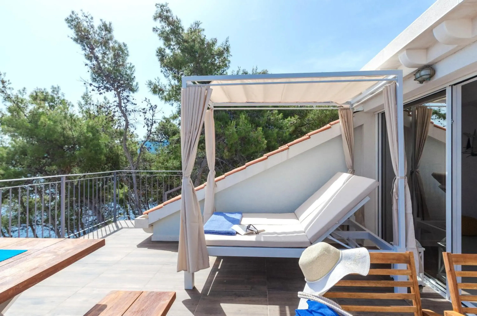 Summer House Bougainvillea by Dubrovnik Colors