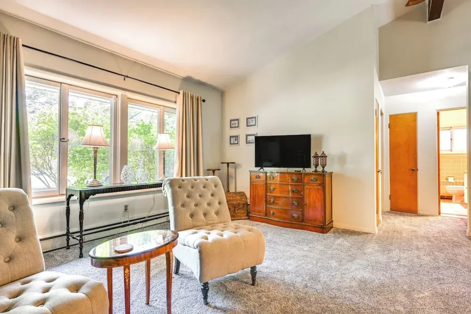 3 Mi to Michigan State: Apt w/ Patio in Lansing!
