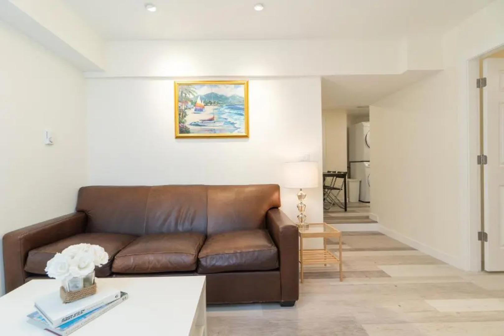 Beautiful 2BR Suite in central West Vancouver