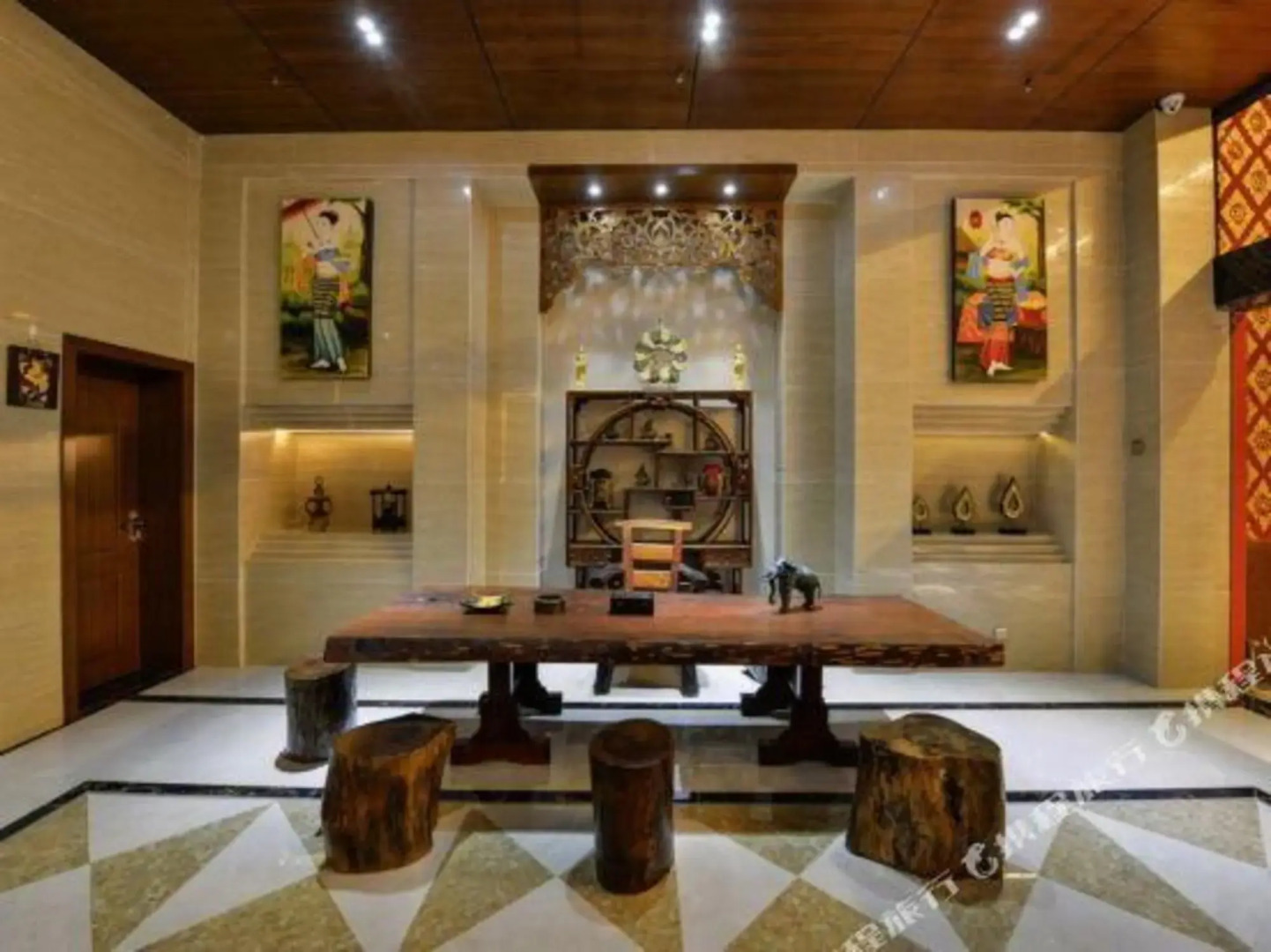 Sawadika Fengqing Hotel