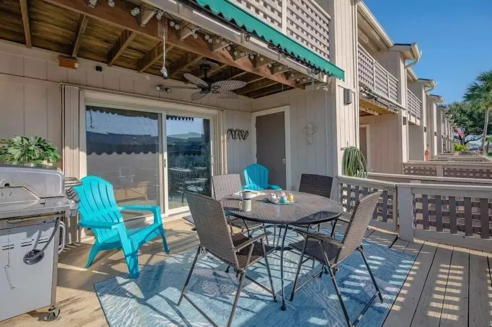 Seaside Cottage With Water Views!