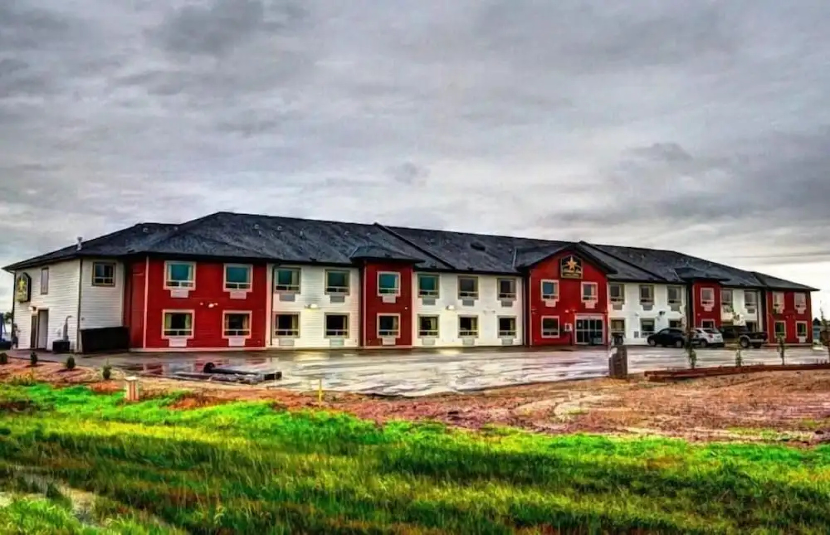 Stoughton Western Star Inn & Suites