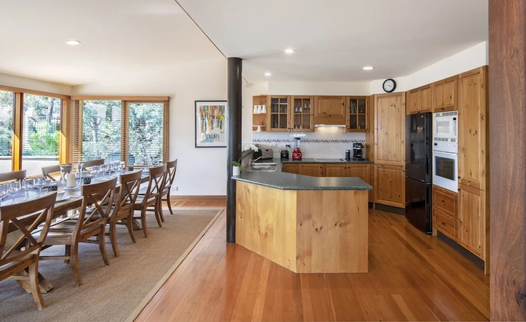 Rimrock - Superior waterfront home