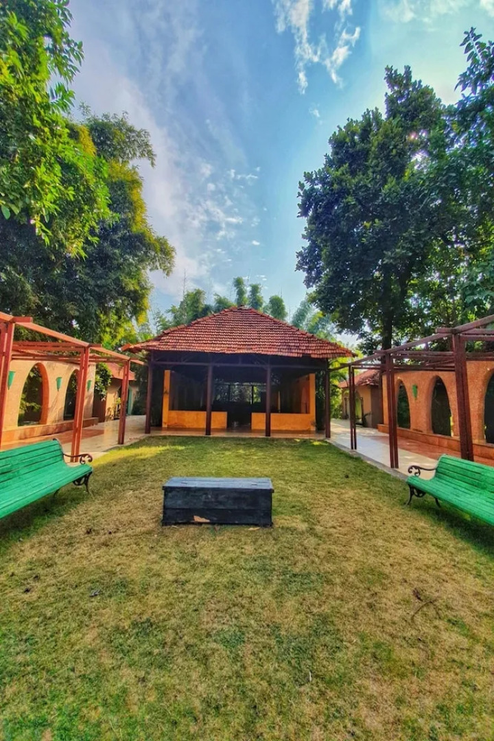 Greetoe Celebration Van Vilas