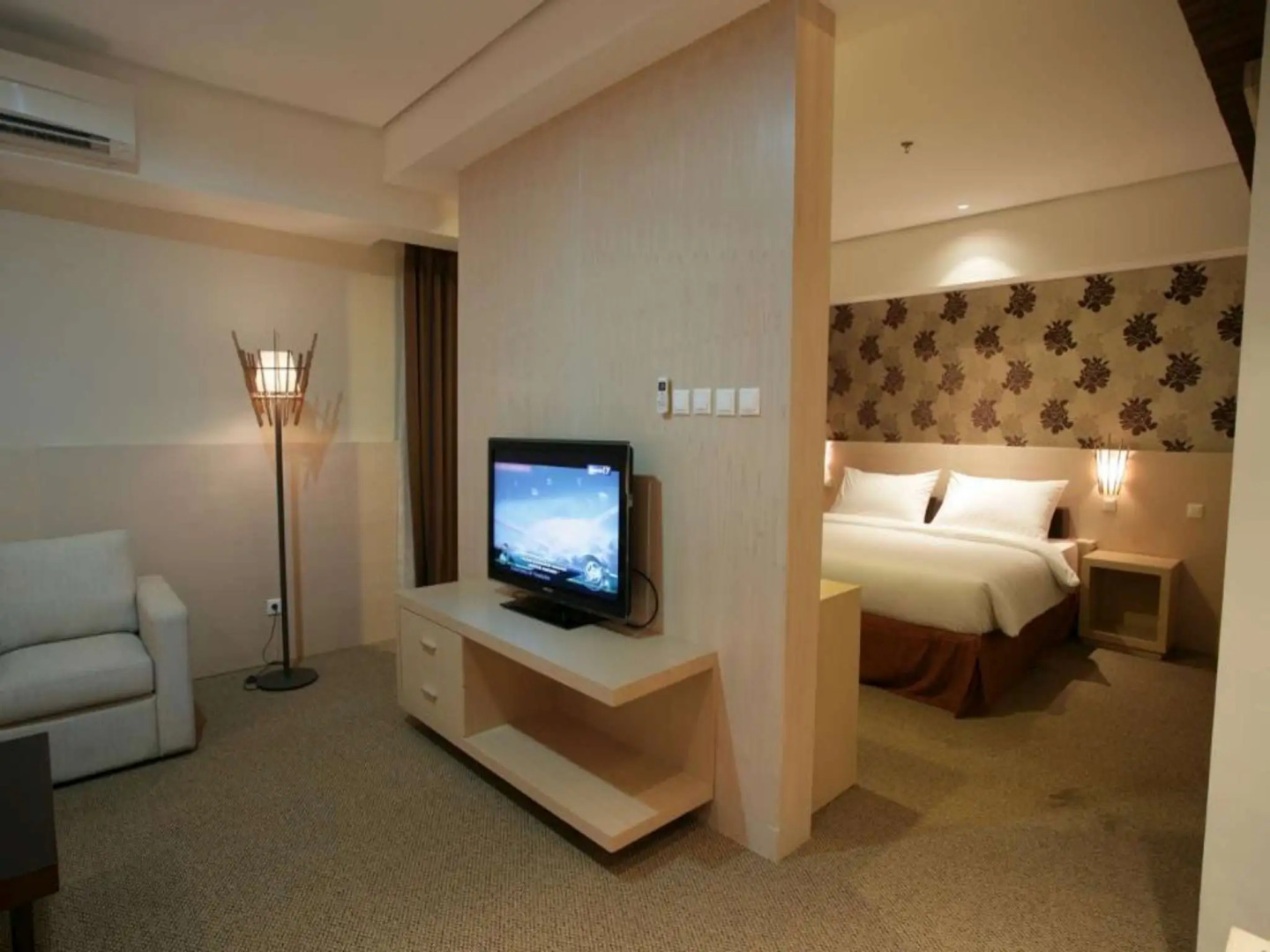 Horison Ultima Ratu Serang