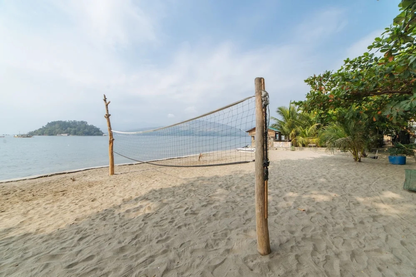 RedDoorz Plus @ Subic 2n2 Beach Resort Zambales