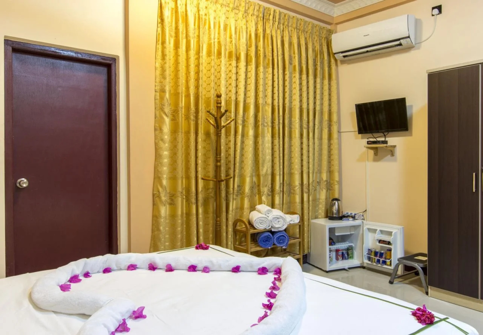 Magoodhoo Inn