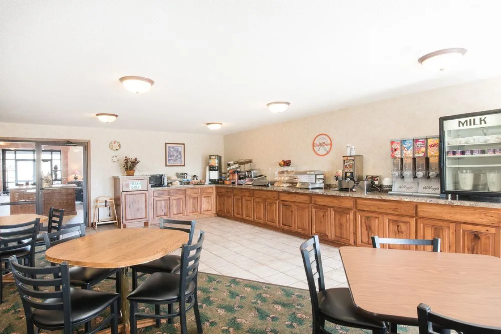 Howard Johnson Inn and Suites Oacoma